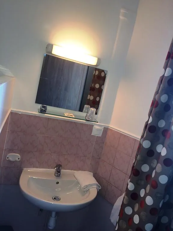 Hotel Mary's *