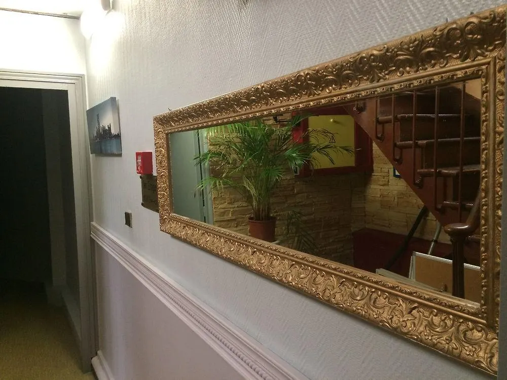 Mary's Hotel *
